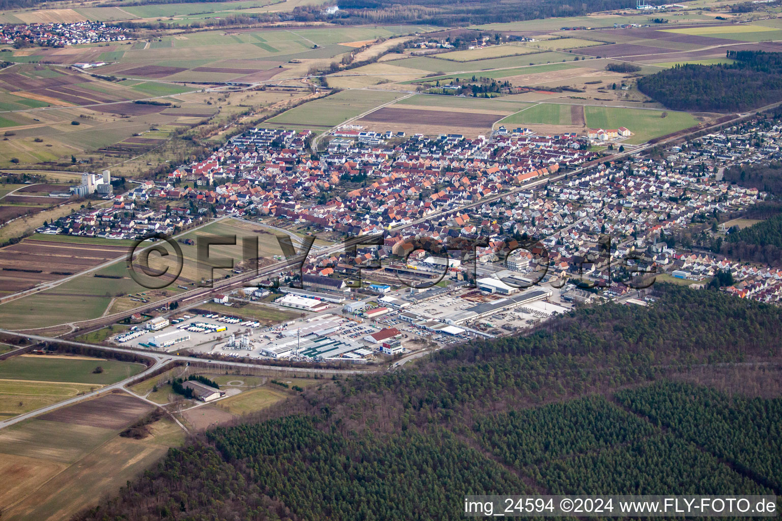 Vue d'oiseau de Quartier Friedrichstal in Stutensee dans le département Bade-Wurtemberg, Allemagne