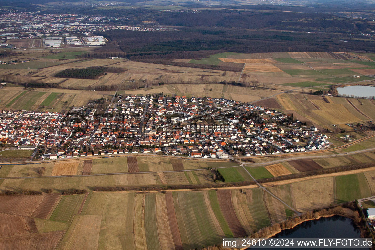 Vue d'oiseau de Quartier Neuthard in Karlsdorf-Neuthard dans le département Bade-Wurtemberg, Allemagne