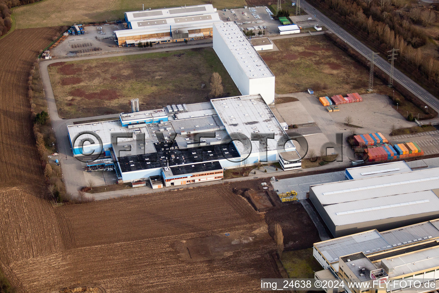 Vue aérienne de Zone industrielle sur l'autoroute à Bruchsal dans le département Bade-Wurtemberg, Allemagne