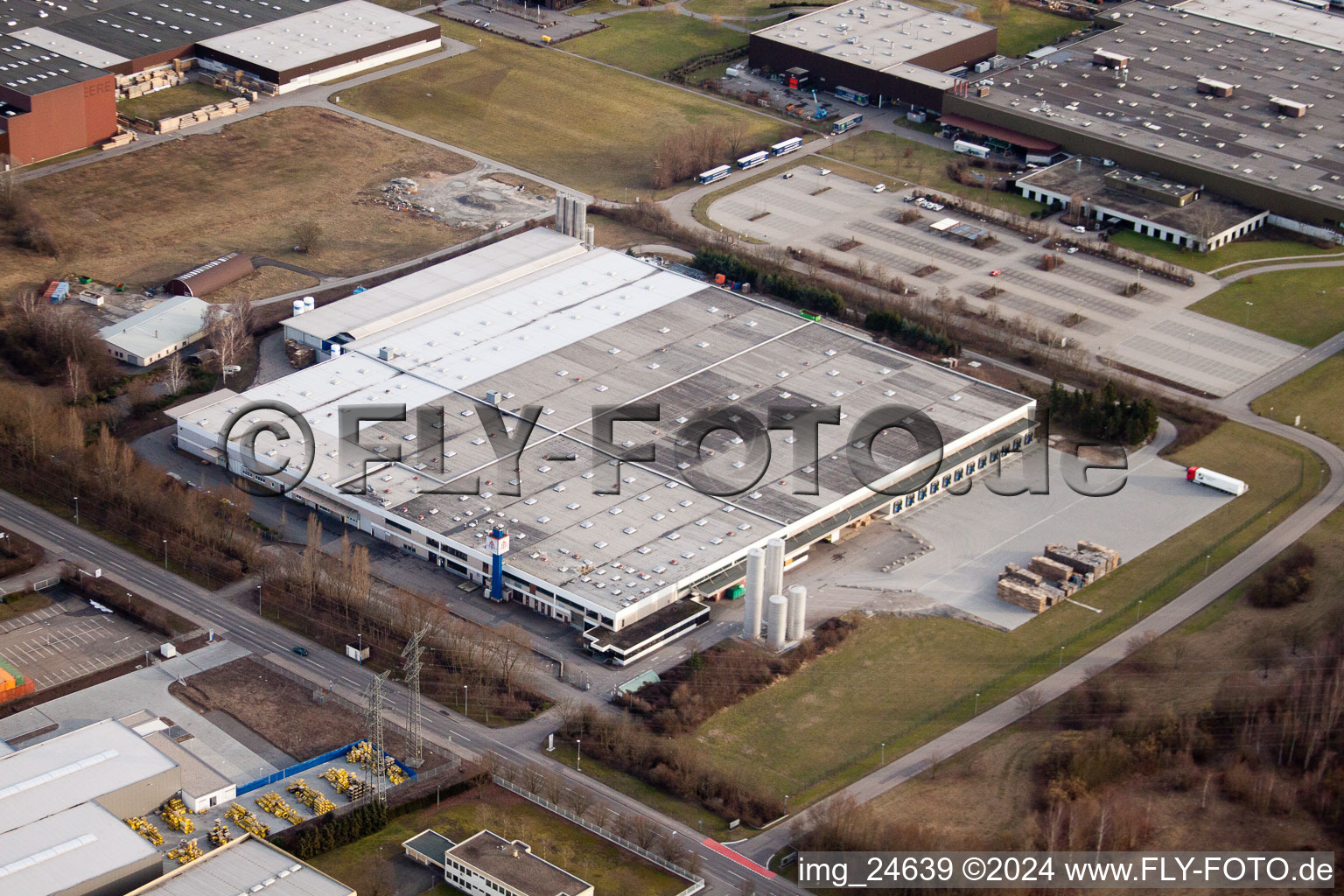 Vue aérienne de Zone industrielle sur l'autoroute à Bruchsal dans le département Bade-Wurtemberg, Allemagne