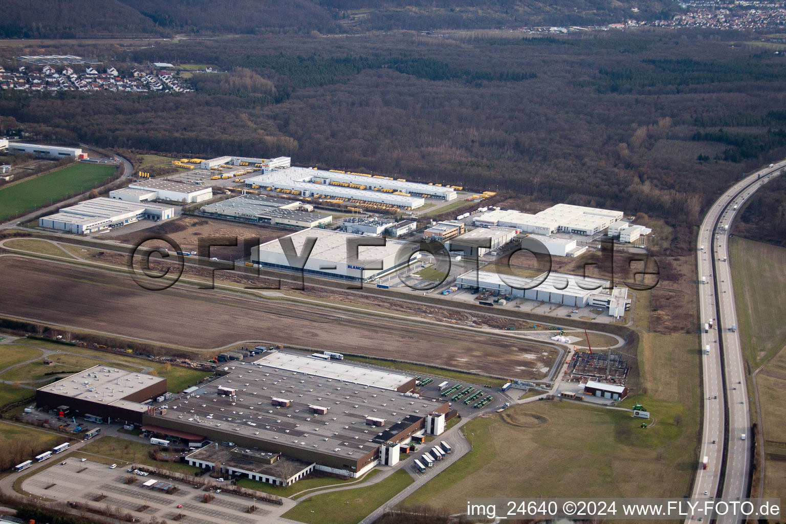 Vue aérienne de Zone industrielle West II, John Deere à Bruchsal dans le département Bade-Wurtemberg, Allemagne