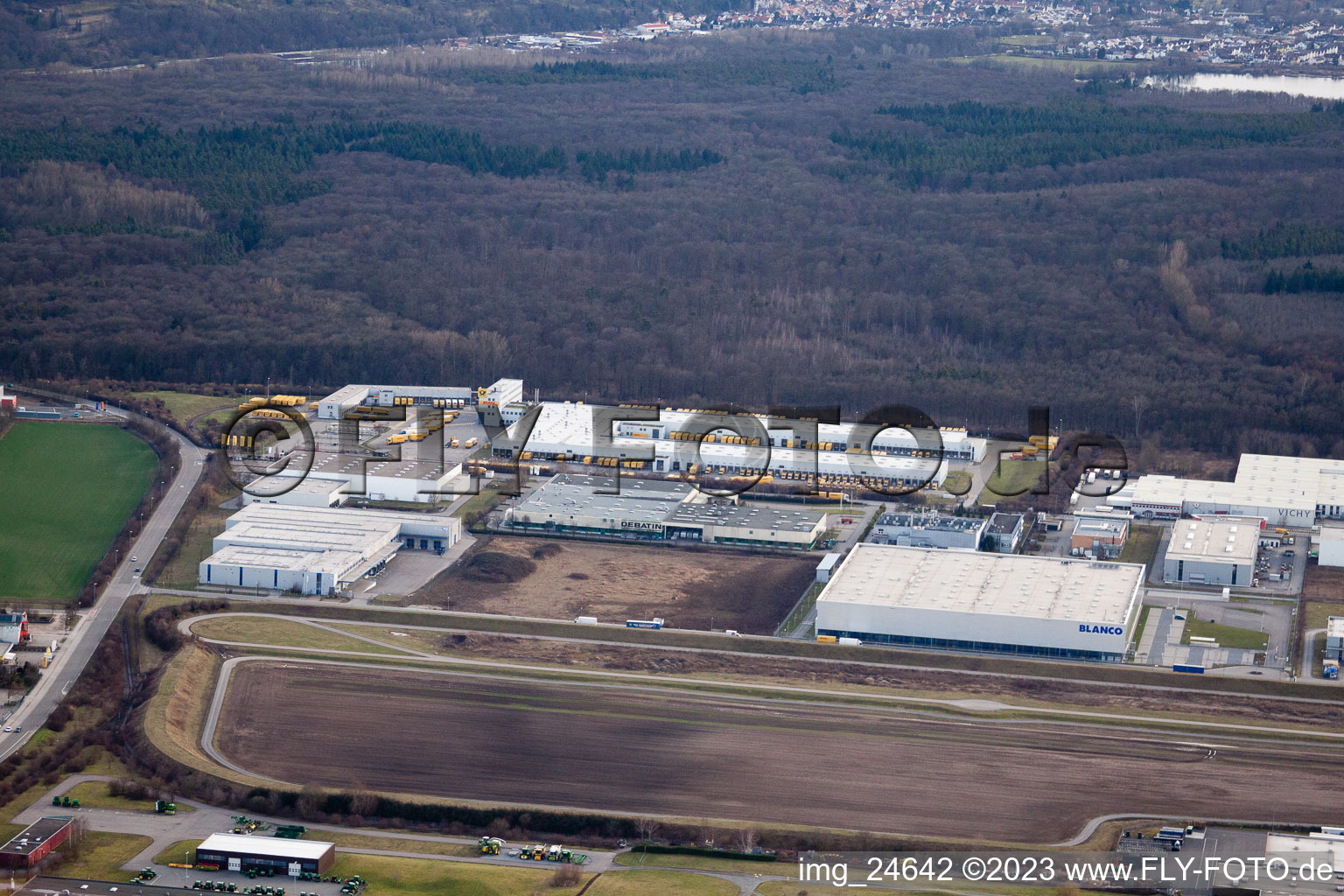 Vue aérienne de Zone industrielle Ouest II, DHL à Bruchsal dans le département Bade-Wurtemberg, Allemagne