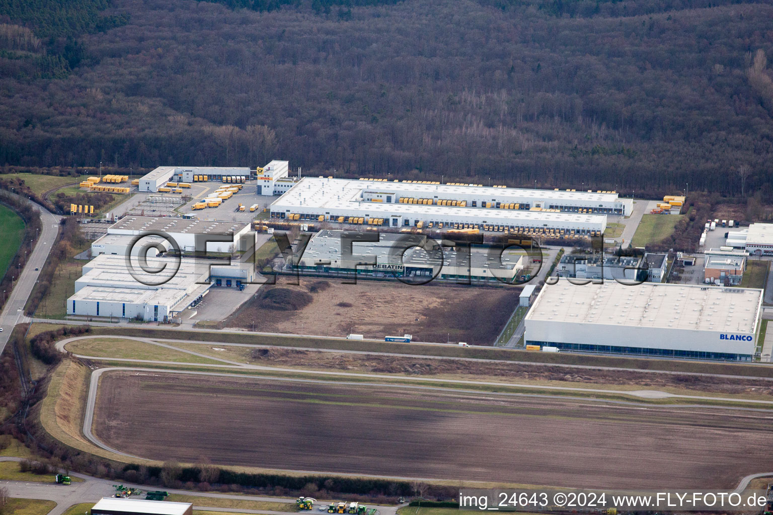 Vue aérienne de Zone industrielle Ouest II, DEBATIN à Bruchsal dans le département Bade-Wurtemberg, Allemagne