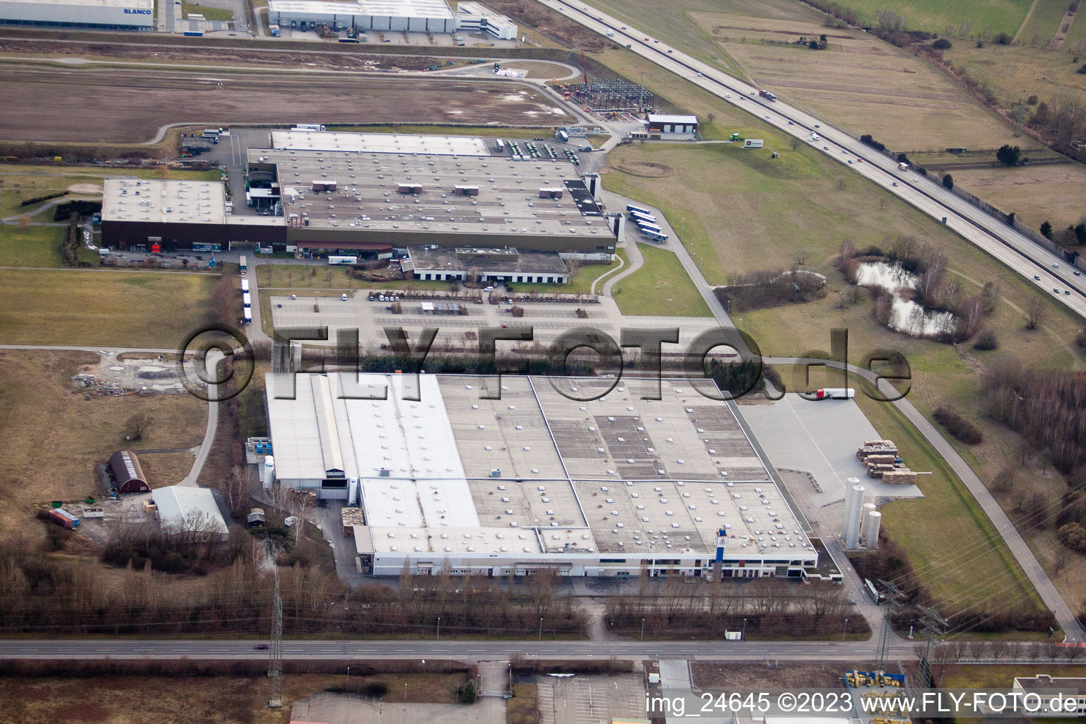 Vue aérienne de Zone industrielle sur l'autoroute du Groupe Refresco à Bruchsal dans le département Bade-Wurtemberg, Allemagne