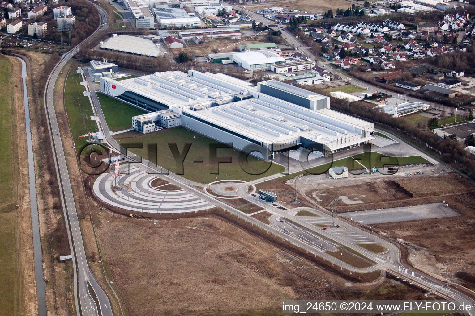 Vue aérienne de Nouveau bâtiment de SEW-EURODRIVE GmbH à Bruchsal dans le département Bade-Wurtemberg, Allemagne