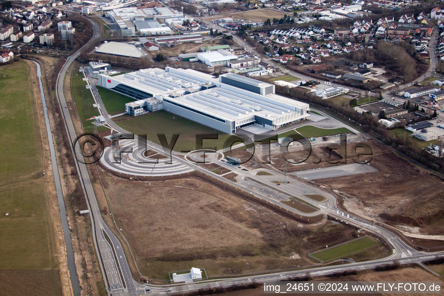 Vue aérienne de Nouveau bâtiment de SEW-EURODRIVE GmbH à Bruchsal dans le département Bade-Wurtemberg, Allemagne