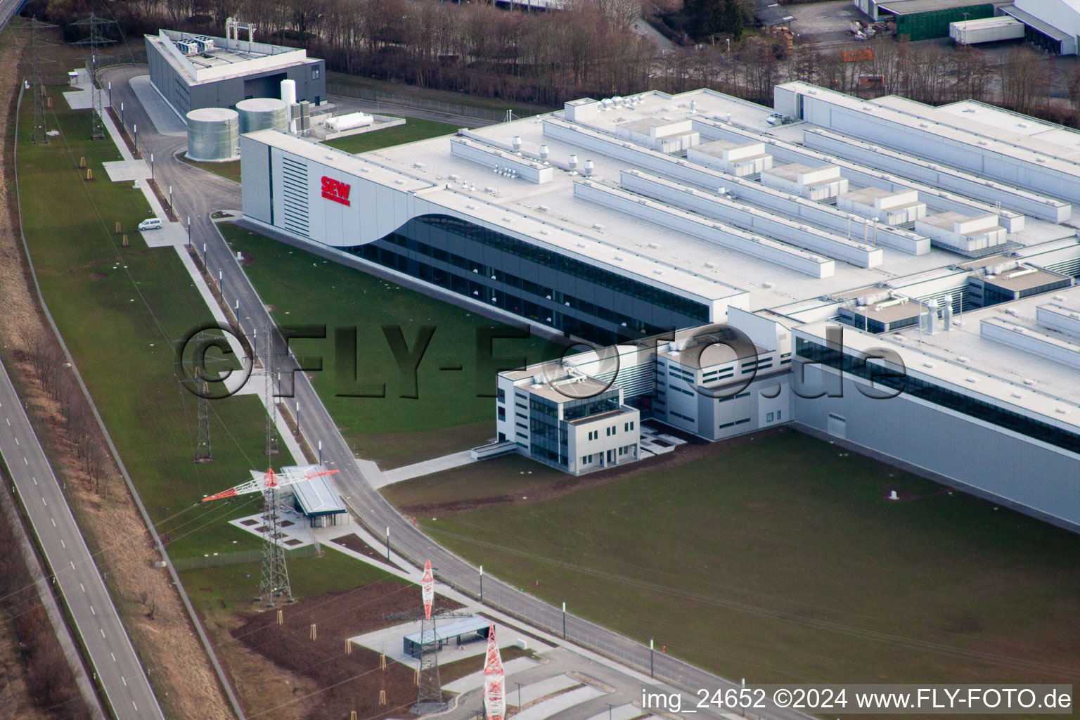 Vue aérienne de Zone commerciale et établissement d'entreprise SEW GGW à Bruchsal dans le département Bade-Wurtemberg, Allemagne