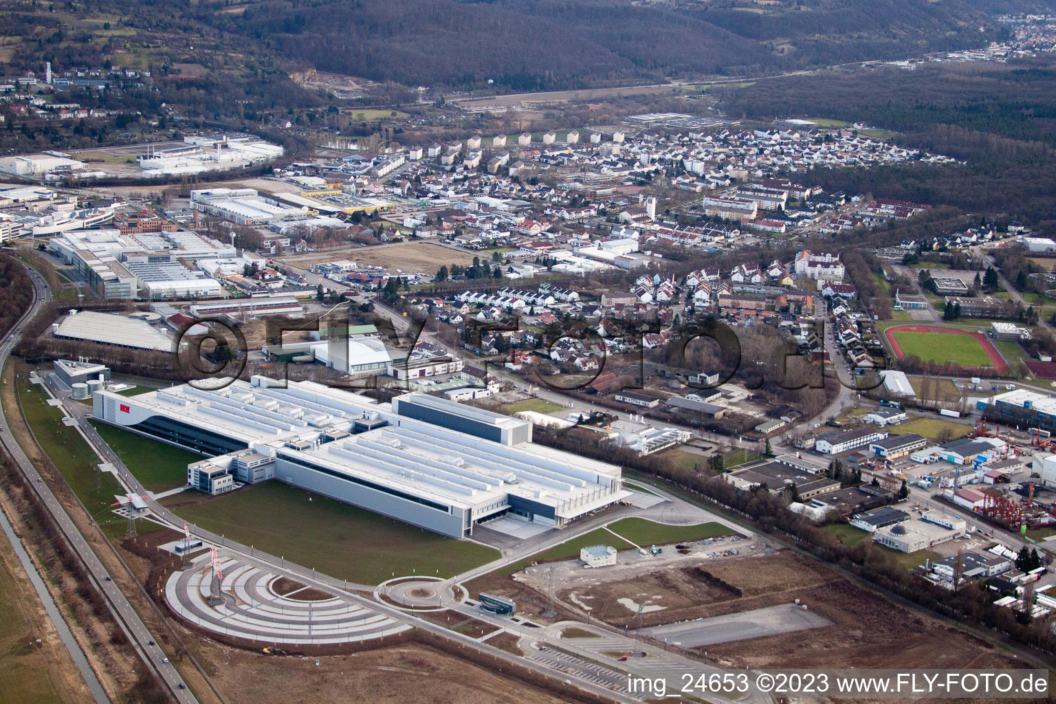 Vue aérienne de Zone commerciale et établissement d'entreprise SEW GGW à Bruchsal dans le département Bade-Wurtemberg, Allemagne