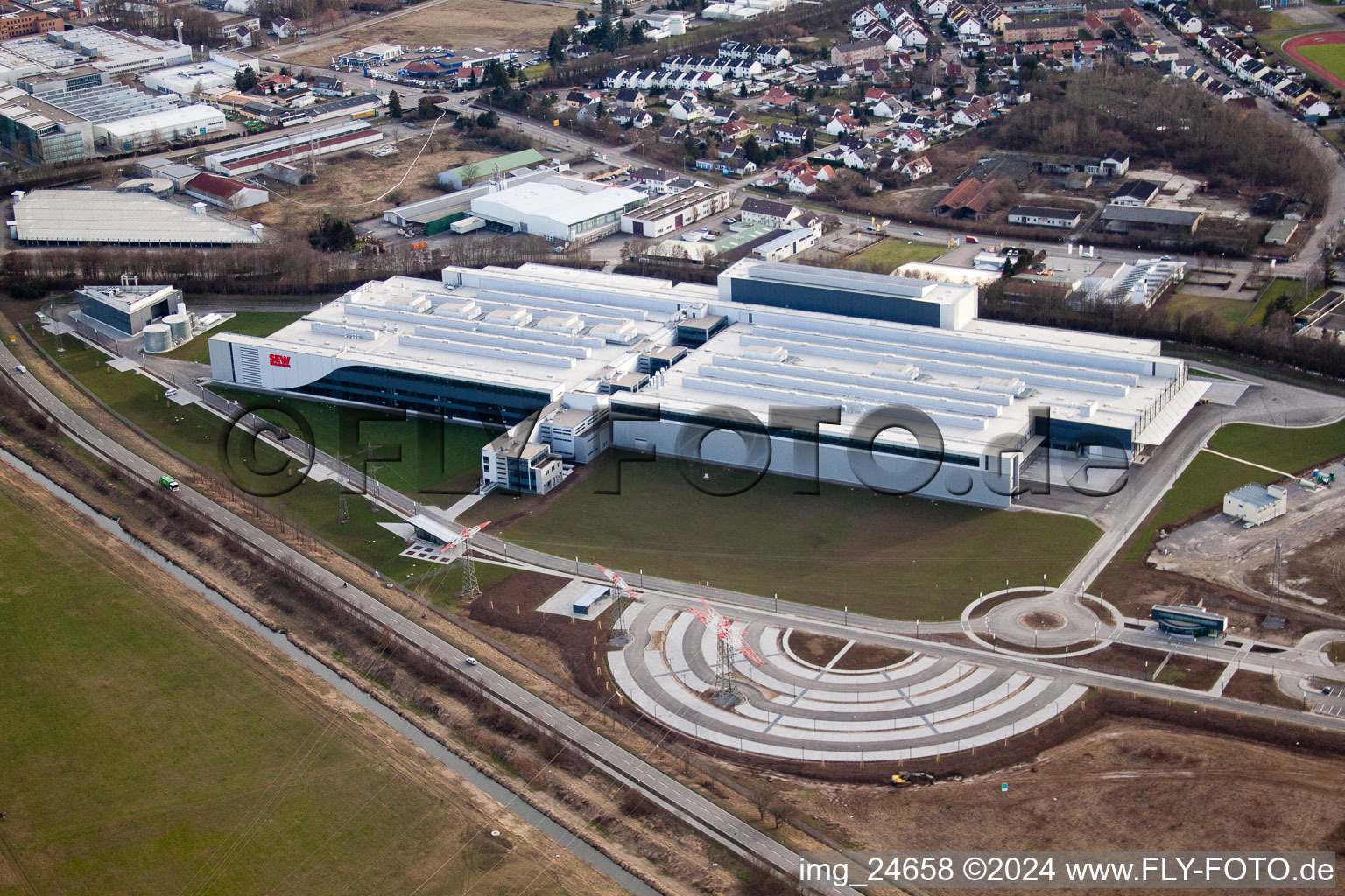 Vue oblique de Nouveau bâtiment de SEW-EURODRIVE GmbH à Bruchsal dans le département Bade-Wurtemberg, Allemagne