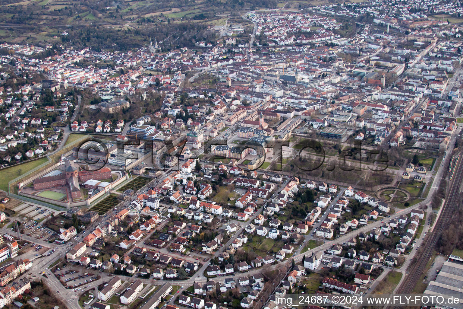 Vue aérienne de Du nord-ouest à Bruchsal dans le département Bade-Wurtemberg, Allemagne