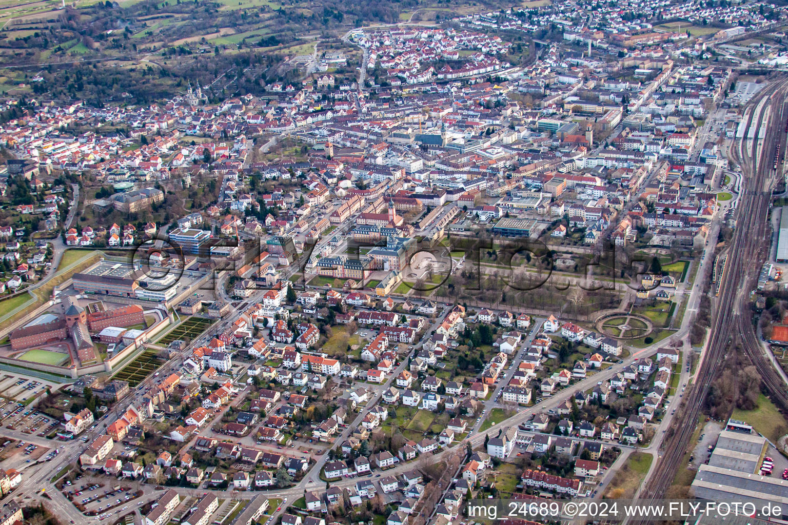 Vue aérienne de Ballthasar-Neumann-Strasse à Bruchsal dans le département Bade-Wurtemberg, Allemagne