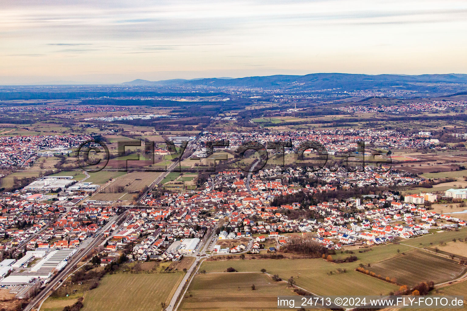 Vue aérienne de Langenbrücken à le quartier Stettfeld in Ubstadt-Weiher dans le département Bade-Wurtemberg, Allemagne