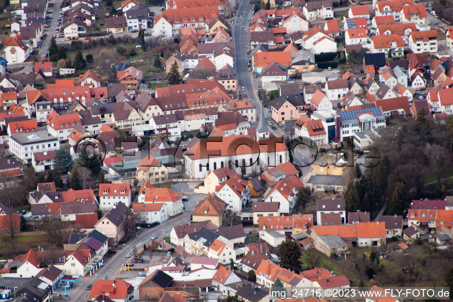 Vue aérienne de Saint Guy à le quartier Bad Langenbrücken in Bad Schönborn dans le département Bade-Wurtemberg, Allemagne