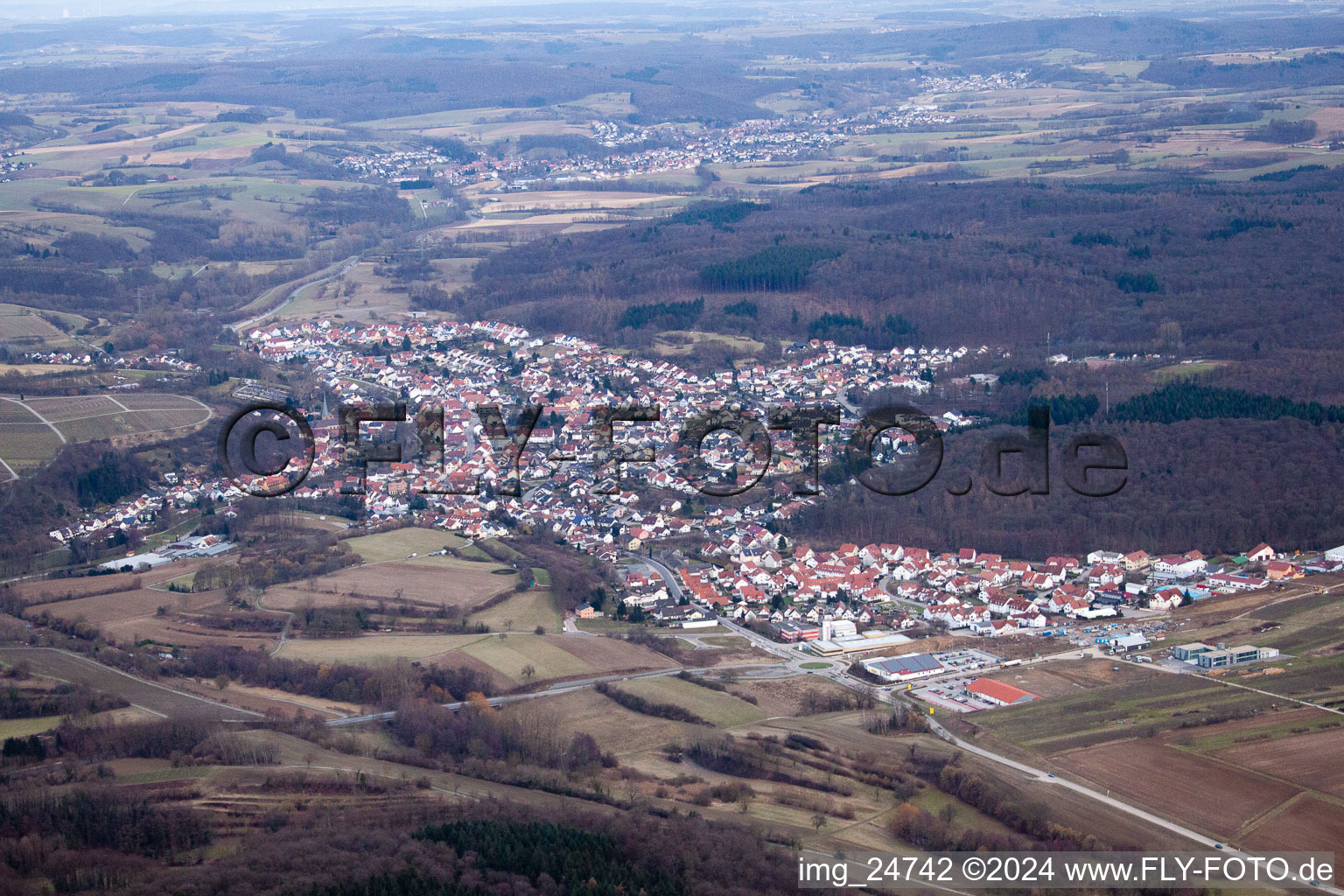 Vue aérienne de Mühlhausen dans le département Bade-Wurtemberg, Allemagne