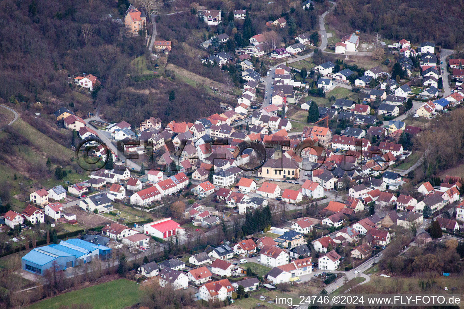 Vue aérienne de Du nord-ouest à le quartier Rotenberg in Rauenberg dans le département Bade-Wurtemberg, Allemagne