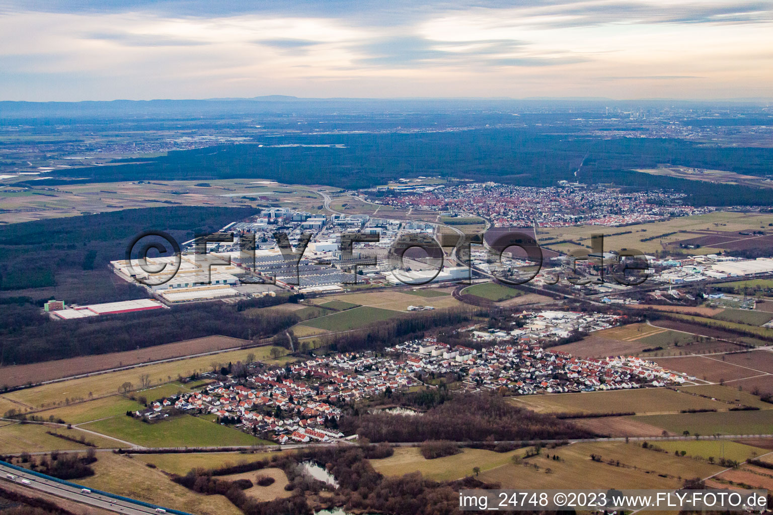 Vue aérienne de Du sud-est à le quartier Frauenweiler in Wiesloch dans le département Bade-Wurtemberg, Allemagne