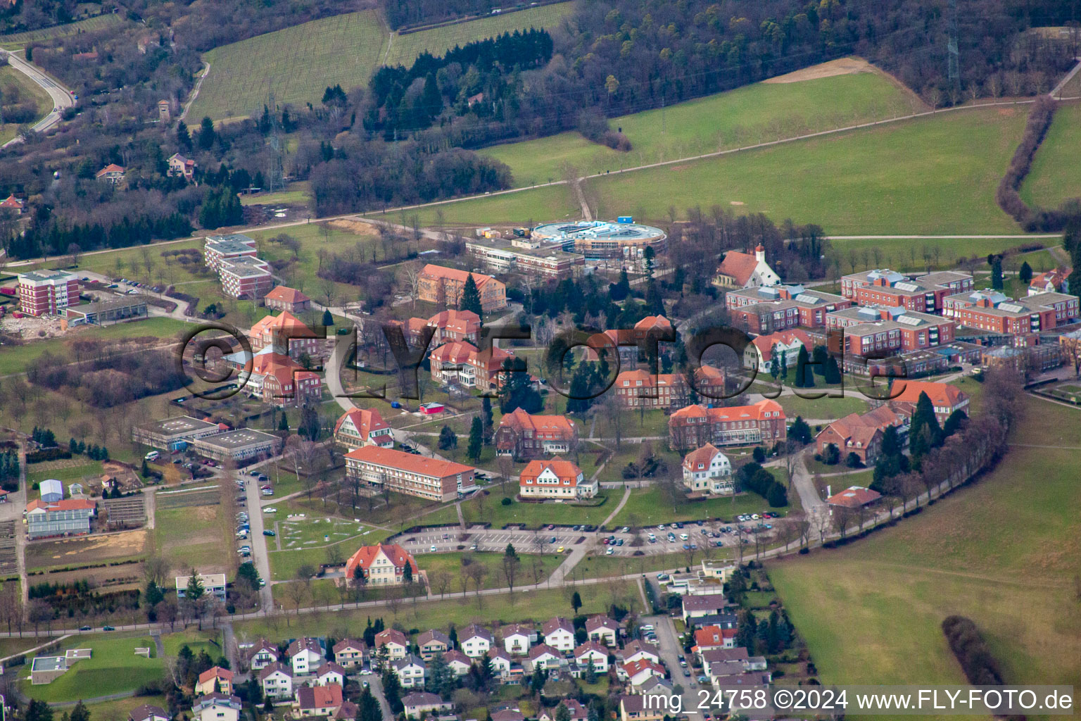 Vue aérienne de Hôpital psychiatrique d'État à le quartier Altwiesloch in Wiesloch dans le département Bade-Wurtemberg, Allemagne