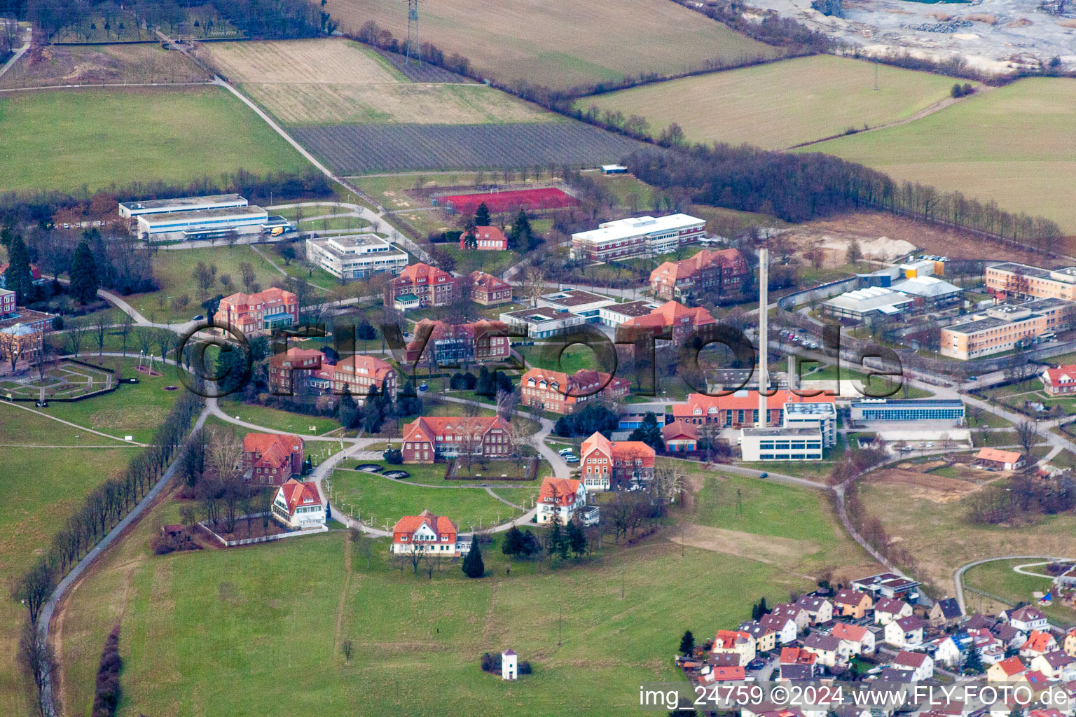 Vue aérienne de Terrain hospitalier du centre psychiatrique de Nordbaden à le quartier Altwiesloch in Wiesloch dans le département Bade-Wurtemberg, Allemagne