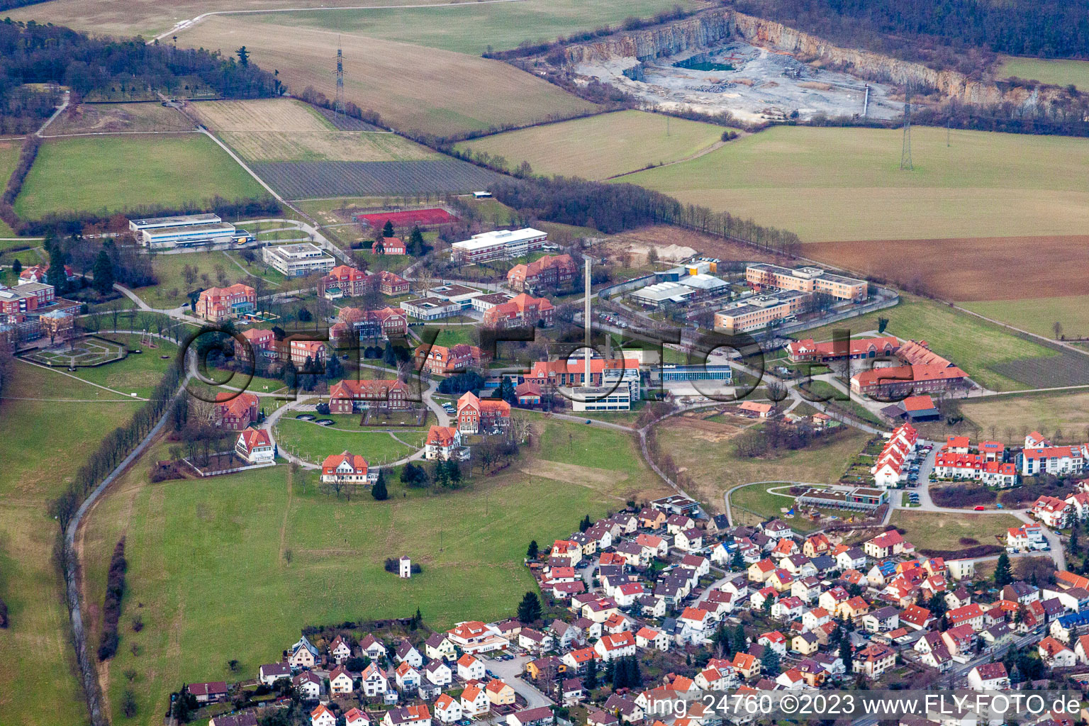 Vue aérienne de Terrain hospitalier du centre psychiatrique de Nordbaden à le quartier Altwiesloch in Wiesloch dans le département Bade-Wurtemberg, Allemagne