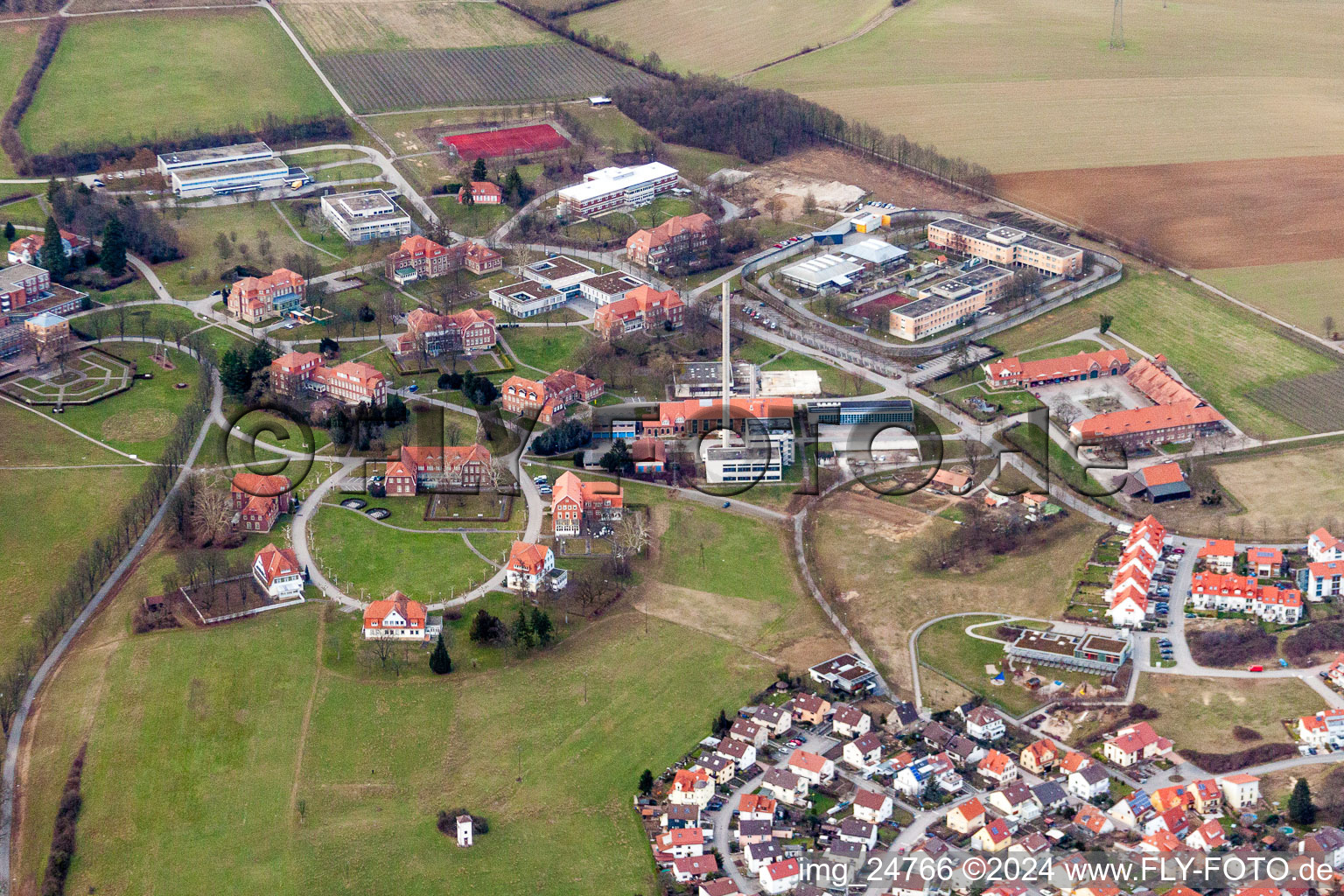 Vue oblique de Terrain hospitalier du centre psychiatrique de Nordbaden à le quartier Altwiesloch in Wiesloch dans le département Bade-Wurtemberg, Allemagne