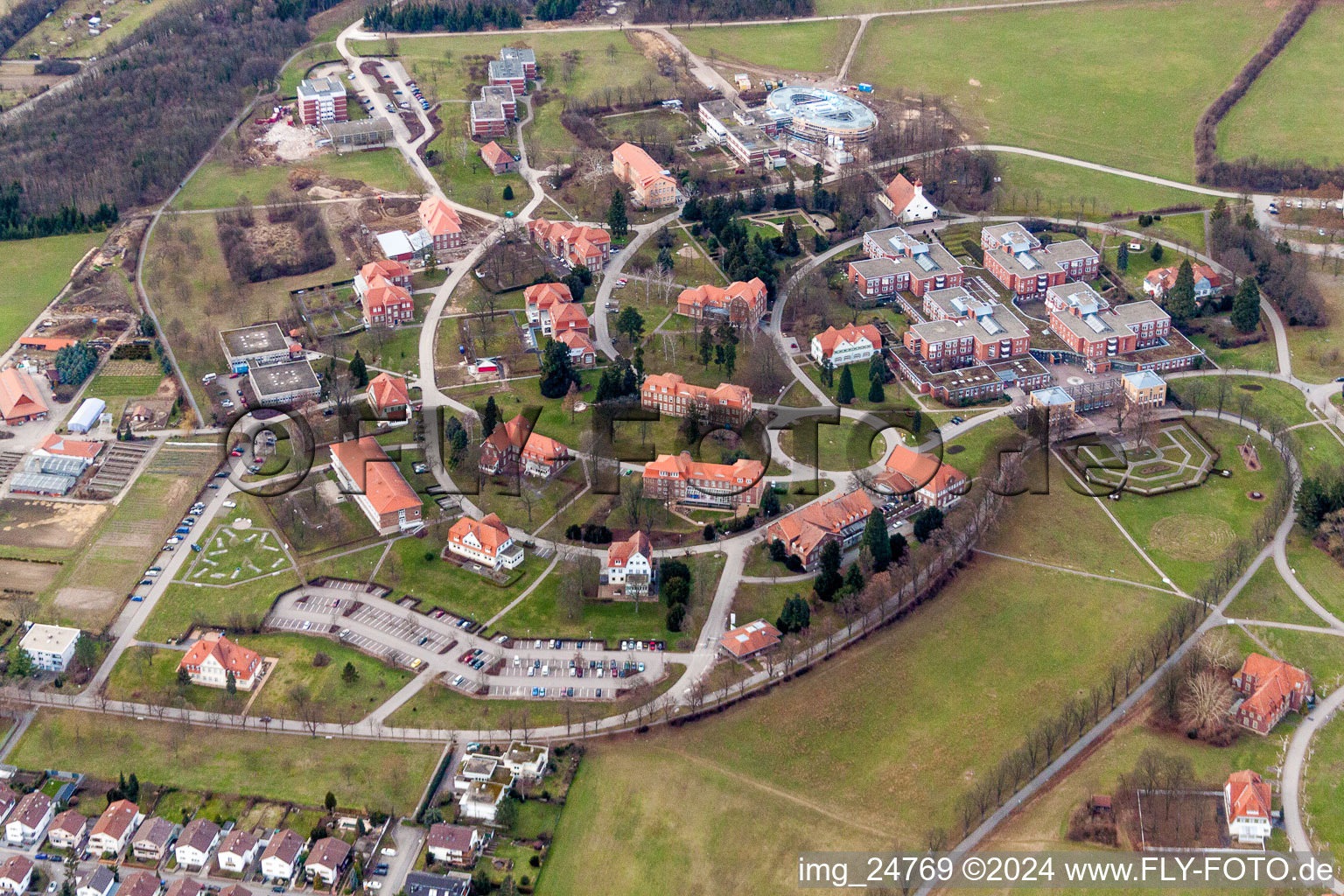 Terrain hospitalier du centre psychiatrique de Nordbaden à le quartier Altwiesloch in Wiesloch dans le département Bade-Wurtemberg, Allemagne d'en haut