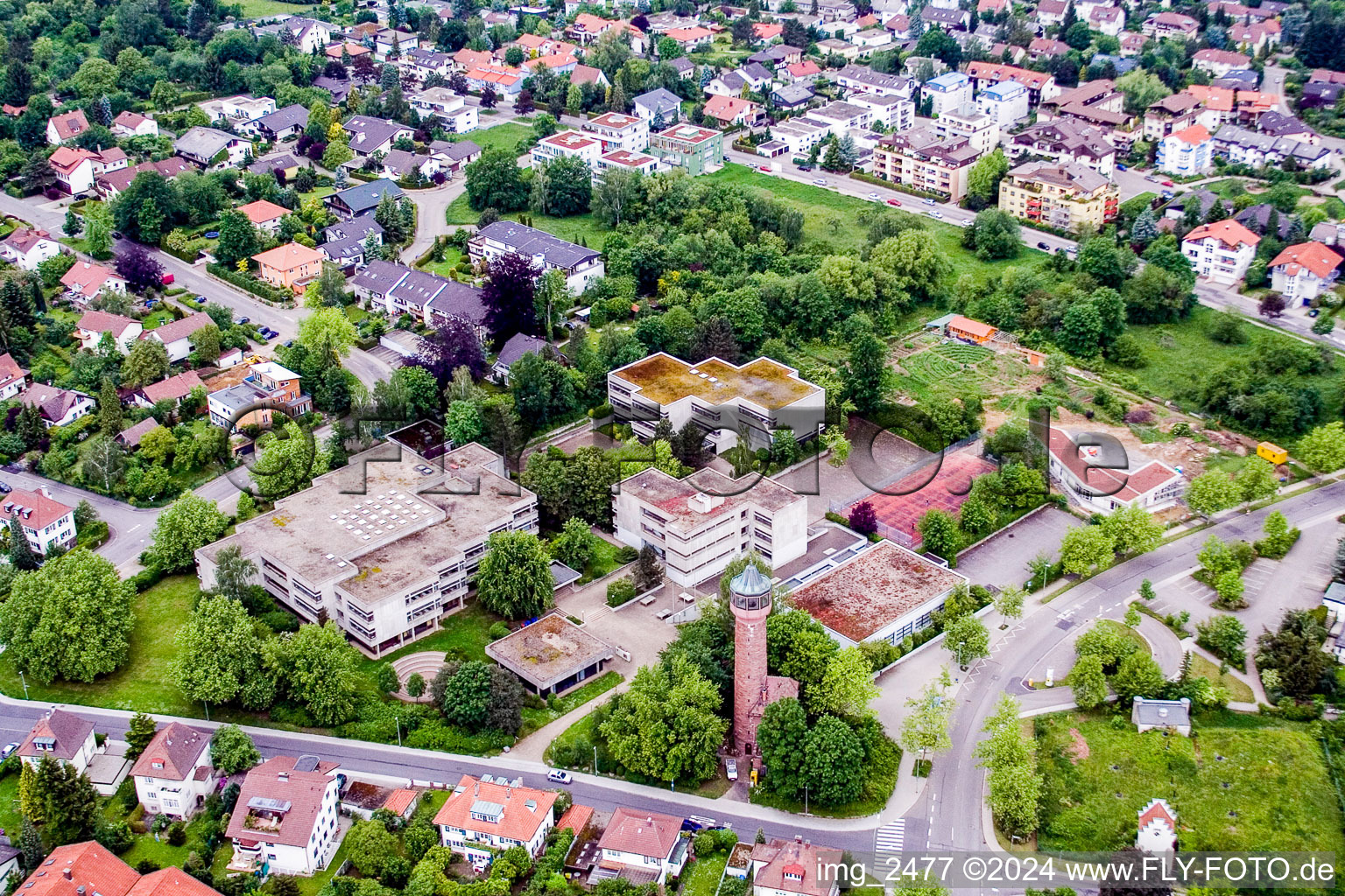 Vue aérienne de Bâtiment scolaire du lycée Reuchlin-Gymnasium Pforzheim à le quartier Südweststadt in Pforzheim dans le département Bade-Wurtemberg, Allemagne