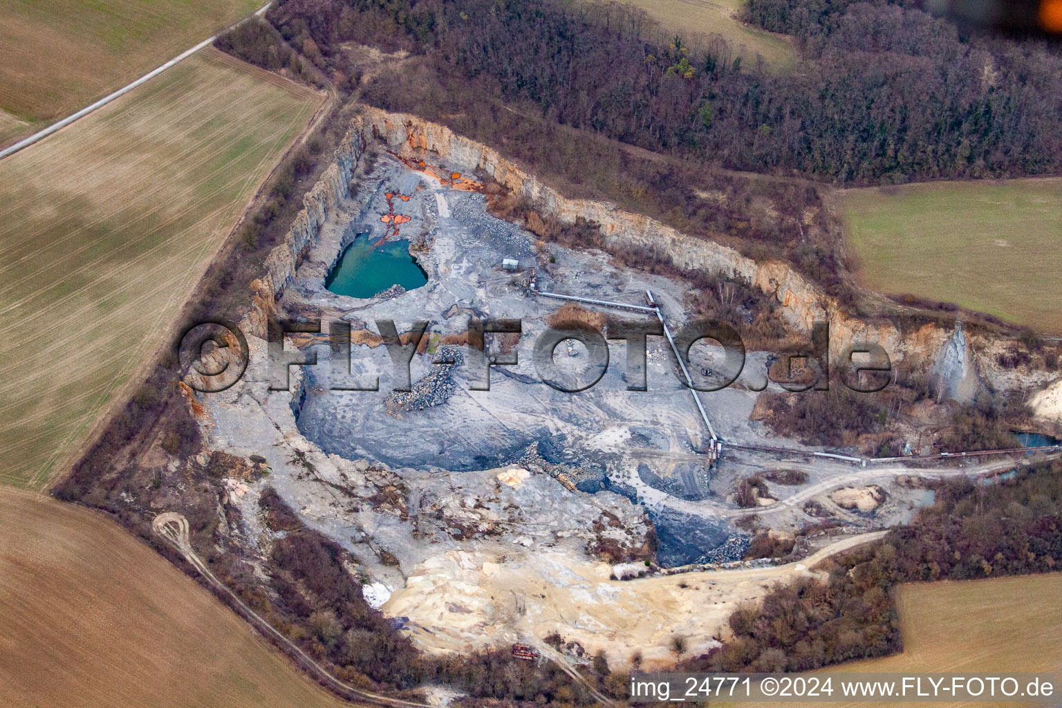 Vue aérienne de Carrière de calcaire à Wiesloch dans le département Bade-Wurtemberg, Allemagne