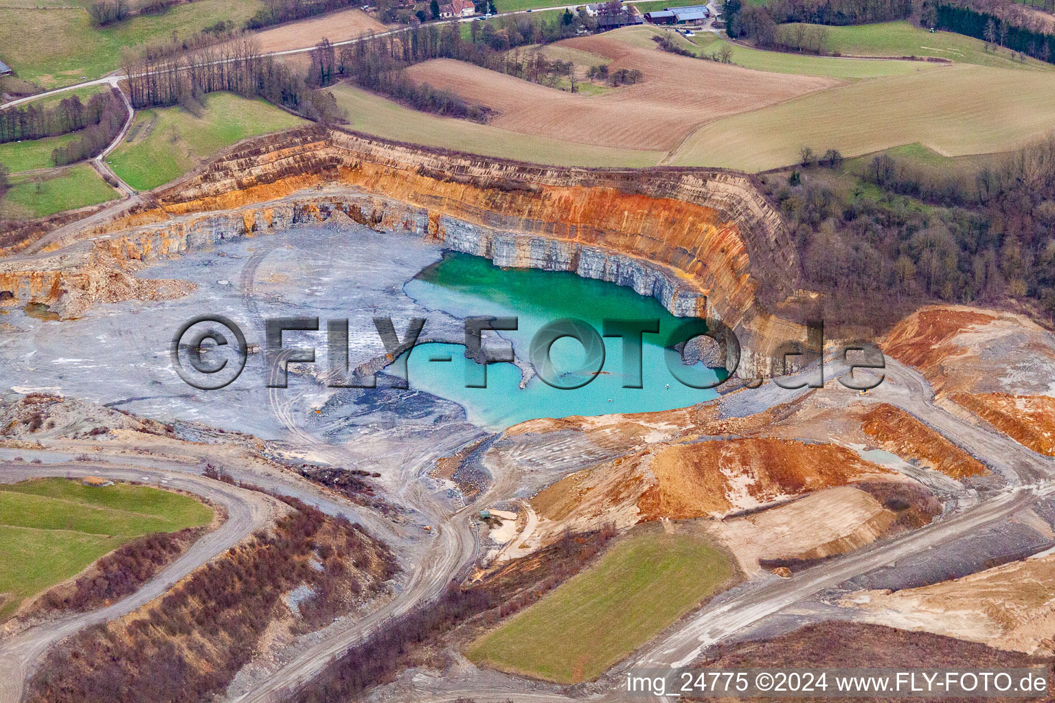 Vue aérienne de Carrière de calcaire à Nußloch dans le département Bade-Wurtemberg, Allemagne