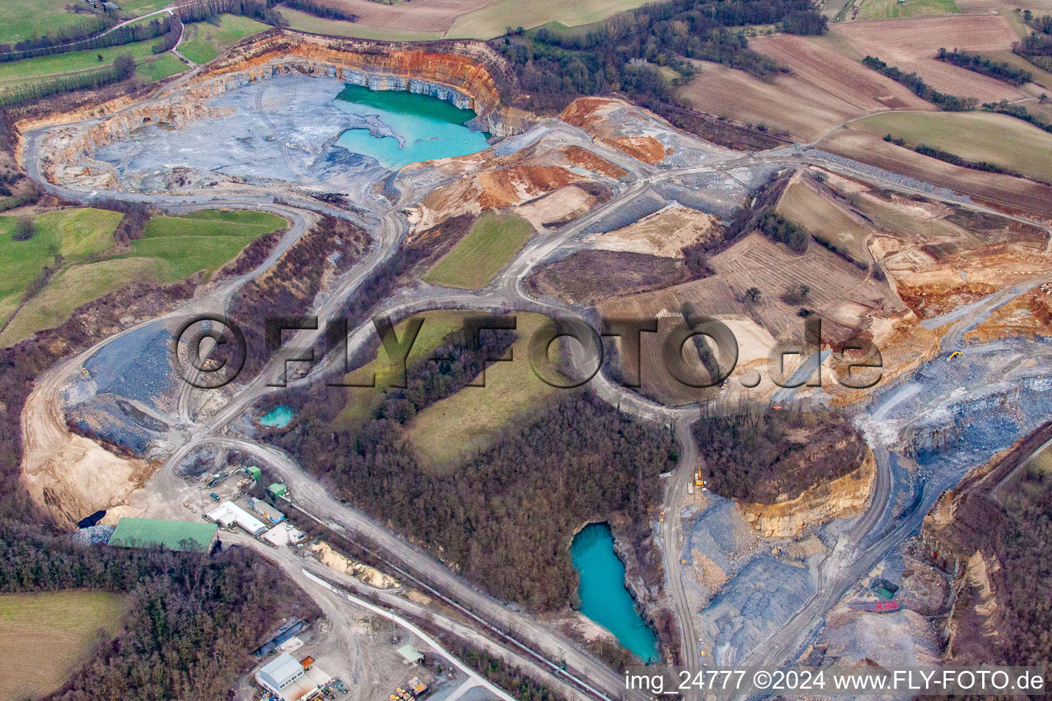 Vue aérienne de Carrière de calcaire à Nußloch dans le département Bade-Wurtemberg, Allemagne