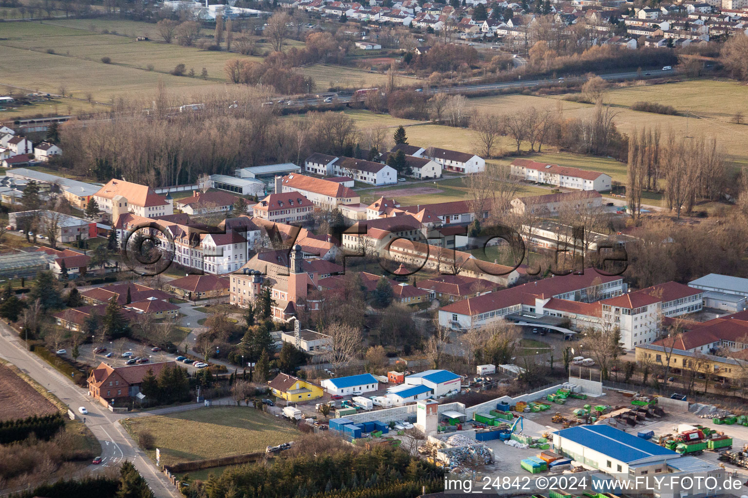 Vue aérienne de Stift, Jakob-Reeb-Schule‎ Jugendwerk St. Josef‎ à Landau in der Pfalz dans le département Rhénanie-Palatinat, Allemagne