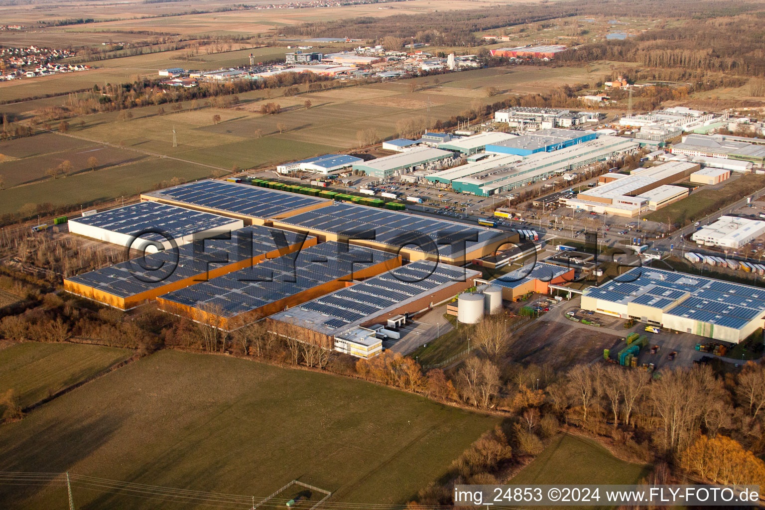 Vue aérienne de Des pneus Michelin travaillent dans la zone industrielle de Landau Ost à Landau in der Pfalz dans le département Rhénanie-Palatinat, Allemagne