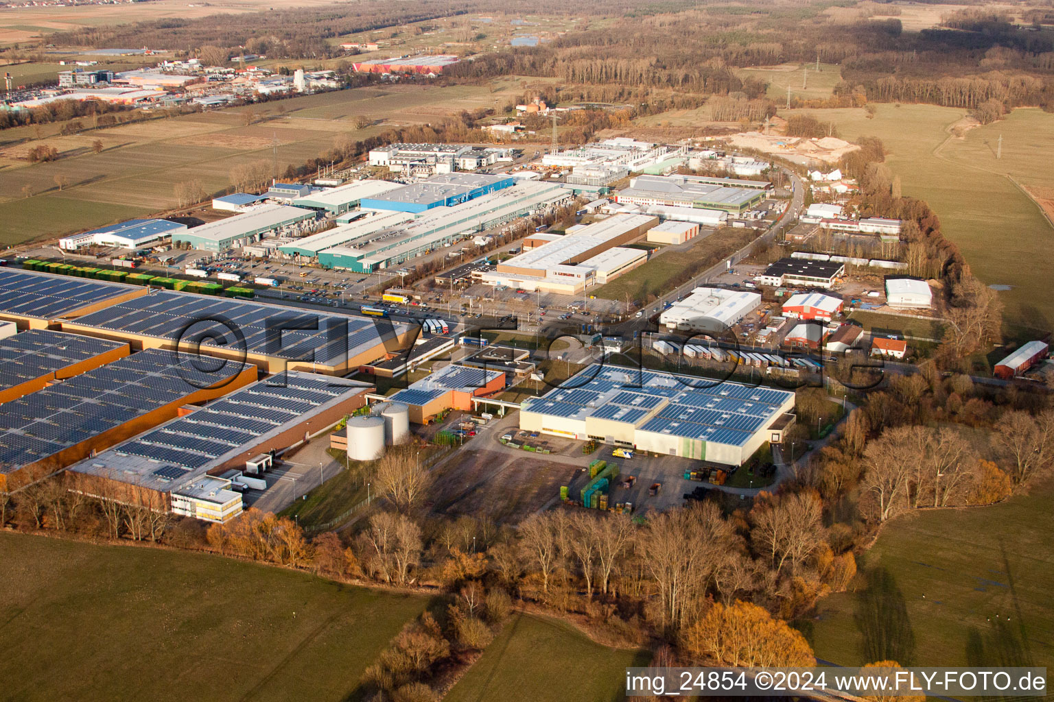 Vue aérienne de Des pneus Michelin travaillent dans la zone industrielle de Landau Ost à Landau in der Pfalz dans le département Rhénanie-Palatinat, Allemagne