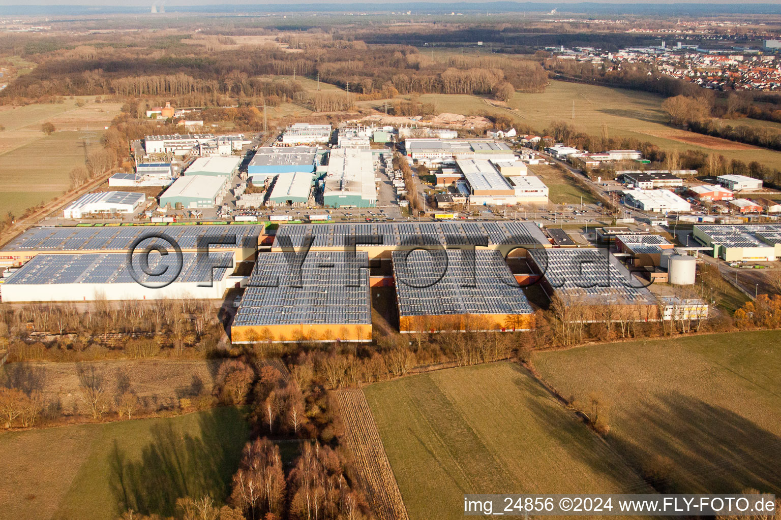 Vue oblique de Des pneus Michelin travaillent dans la zone industrielle de Landau Ost à Landau in der Pfalz dans le département Rhénanie-Palatinat, Allemagne