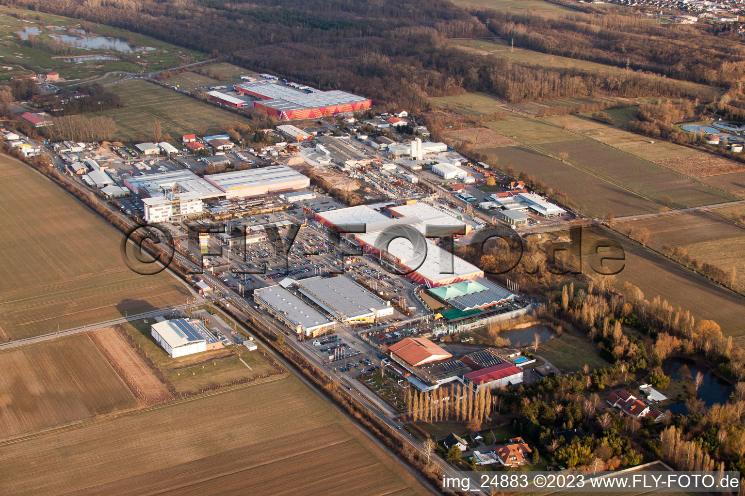 Photographie aérienne de Zone industrielle de la Bruchwiesenstrasse avec quincaillerie Hornbach à le quartier Dreihof in Bornheim dans le département Rhénanie-Palatinat, Allemagne