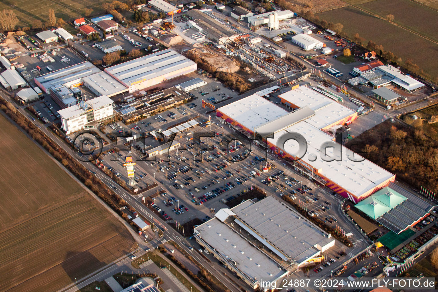 Quincaillerie Hornbach dans la zone industrielle de Bruchwiesenstr à Bornheim dans le département Rhénanie-Palatinat, Allemagne d'en haut