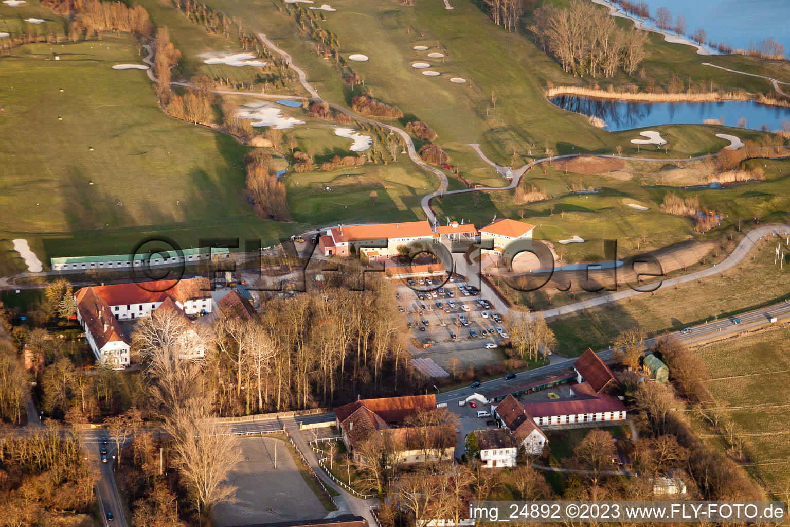 Vue d'oiseau de Club de golf Landgut Dreihof SÜW à Essingen dans le département Rhénanie-Palatinat, Allemagne