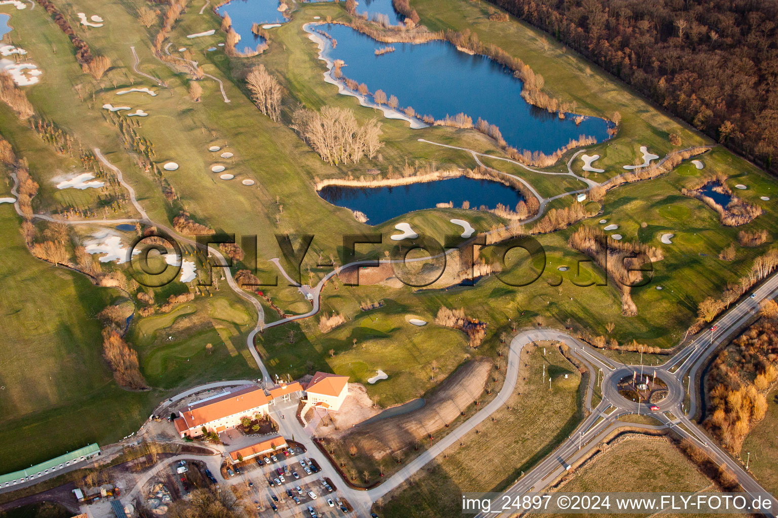 Vue aérienne de Superficie du domaine du golf Dreihof à le quartier Dreihof in Essingen dans le département Rhénanie-Palatinat, Allemagne