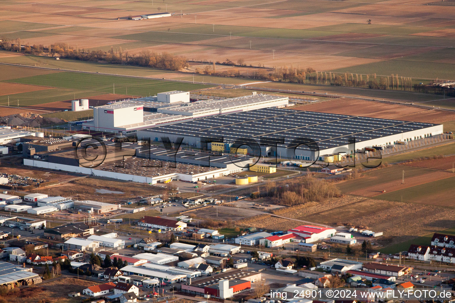 Vue aérienne de Zone commerciale O à Offenbach an der Queich dans le département Rhénanie-Palatinat, Allemagne