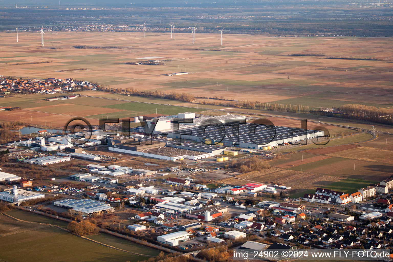 Vue aérienne de Zone commerciale O à Offenbach an der Queich dans le département Rhénanie-Palatinat, Allemagne