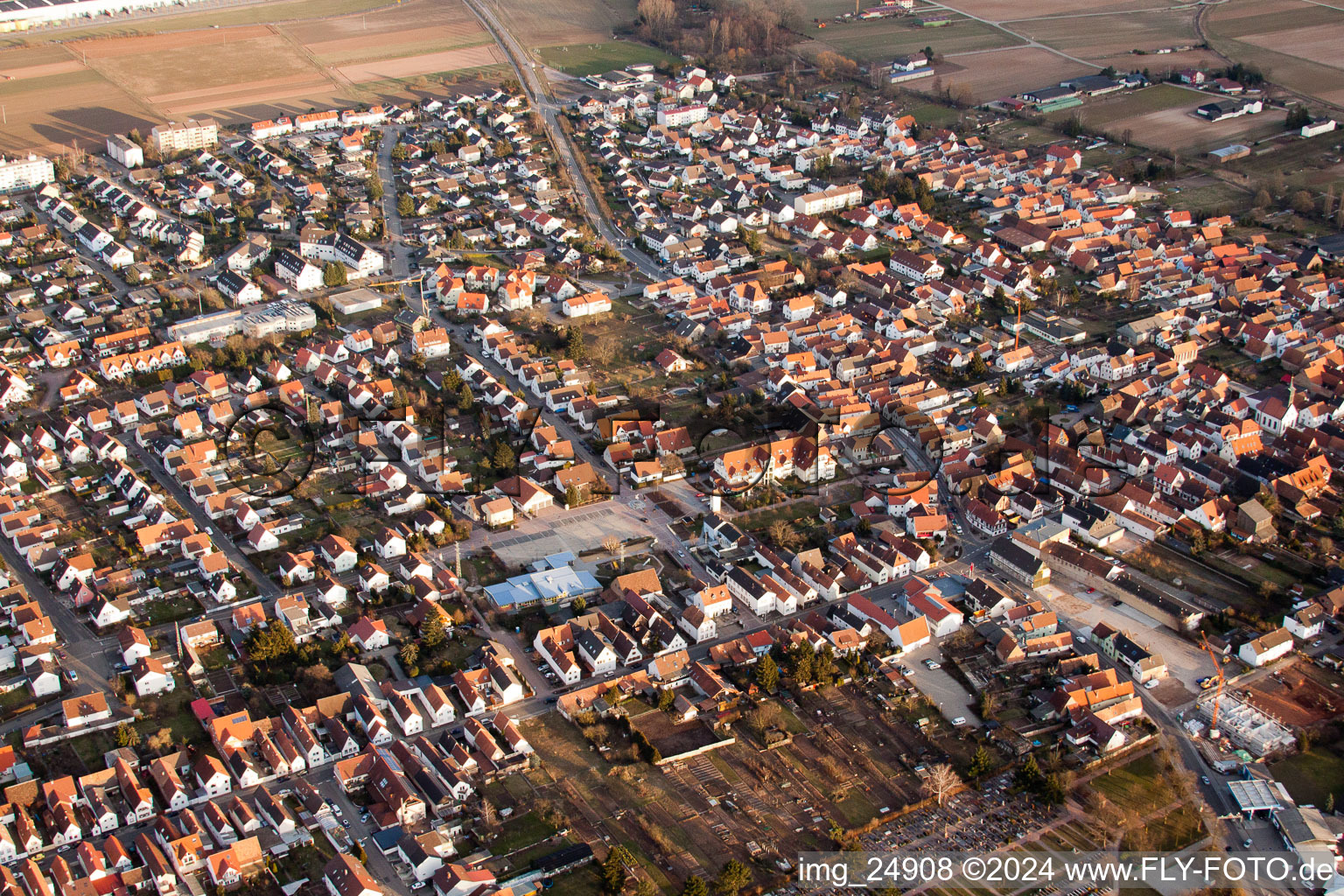 Vue d'oiseau de Offenbach an der Queich dans le département Rhénanie-Palatinat, Allemagne