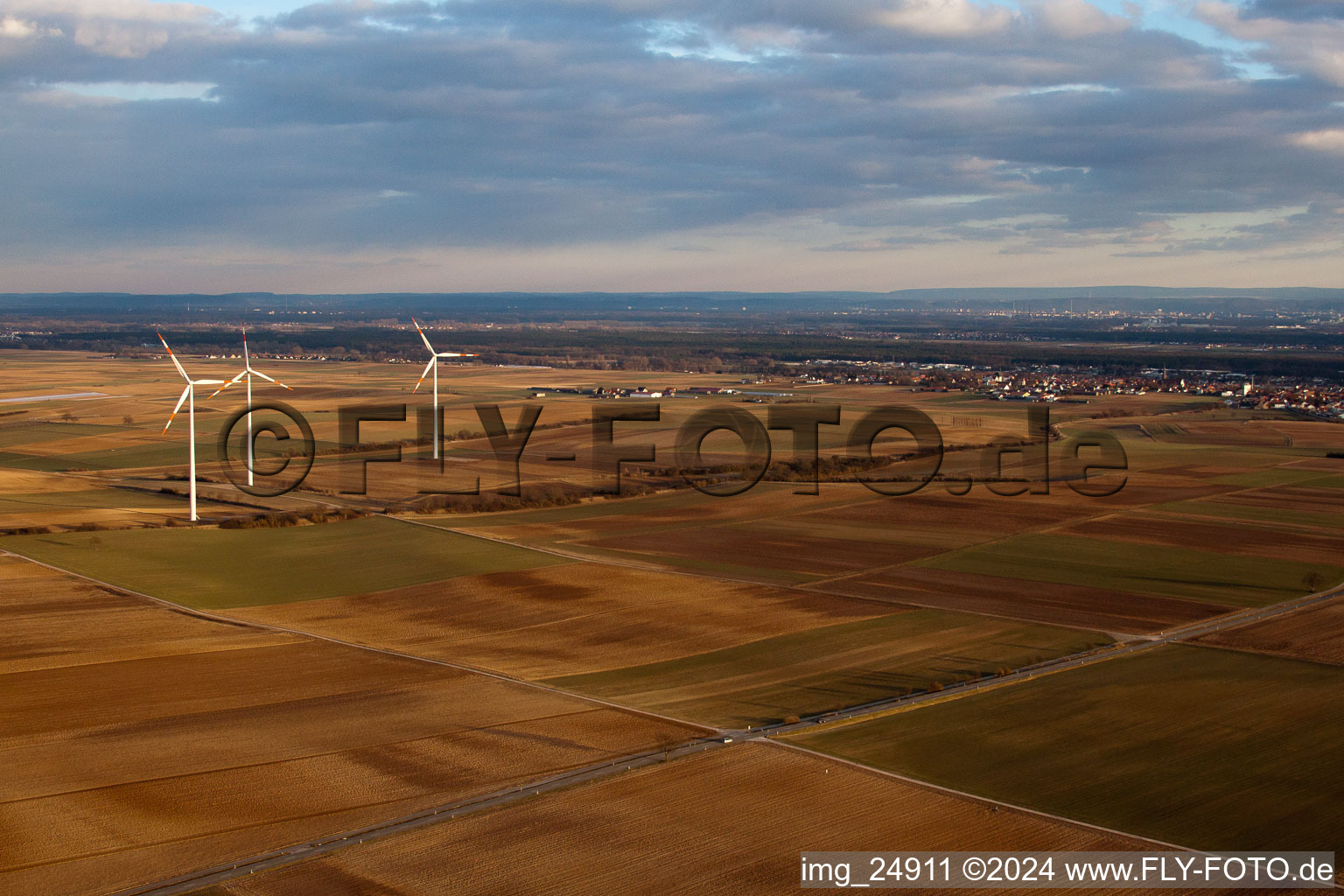 Vue aérienne de Éoliennes à Offenbach an der Queich dans le département Rhénanie-Palatinat, Allemagne