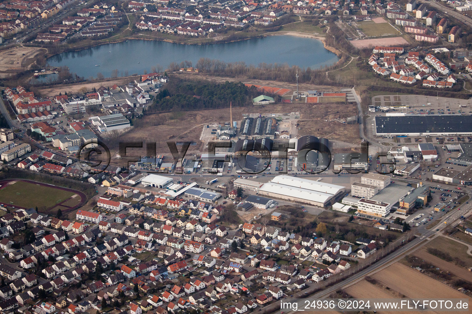 Zone commerciale et implantation d'entreprises à Schütte-Lanz-Park dans le district de Rheinau à Brühl dans le département Bade-Wurtemberg, Allemagne hors des airs