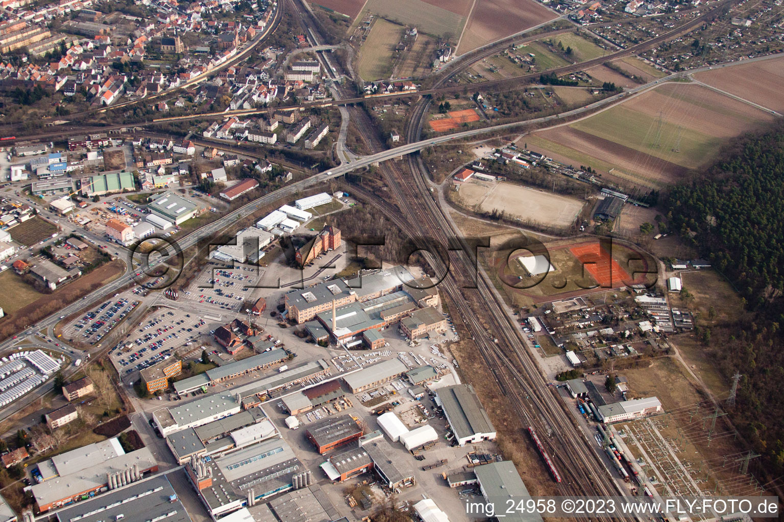 Vue aérienne de Friedrichsfeld à le quartier Rheinau in Mannheim dans le département Bade-Wurtemberg, Allemagne