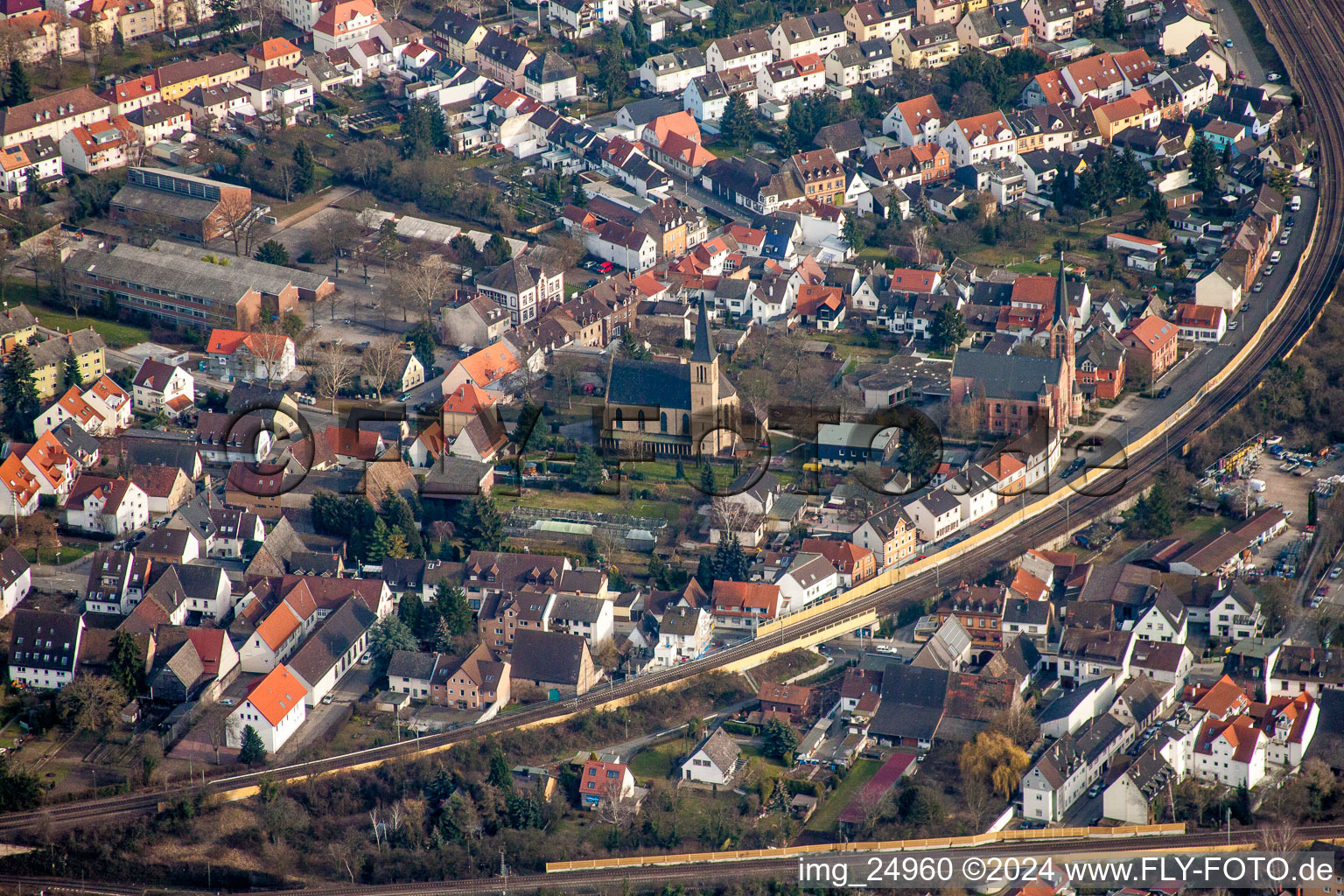 Vue aérienne de Bâtiment d'église à le quartier Friedrichsfeld in Mannheim dans le département Bade-Wurtemberg, Allemagne