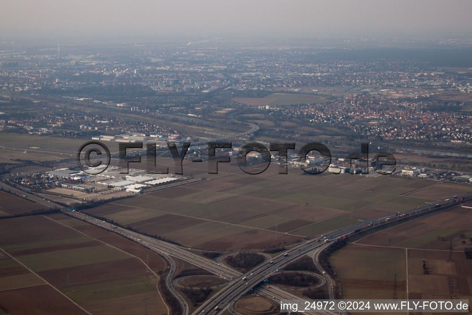 Vue aérienne de Marché de mai Mannheim à le quartier Neuostheim in Mannheim dans le département Bade-Wurtemberg, Allemagne