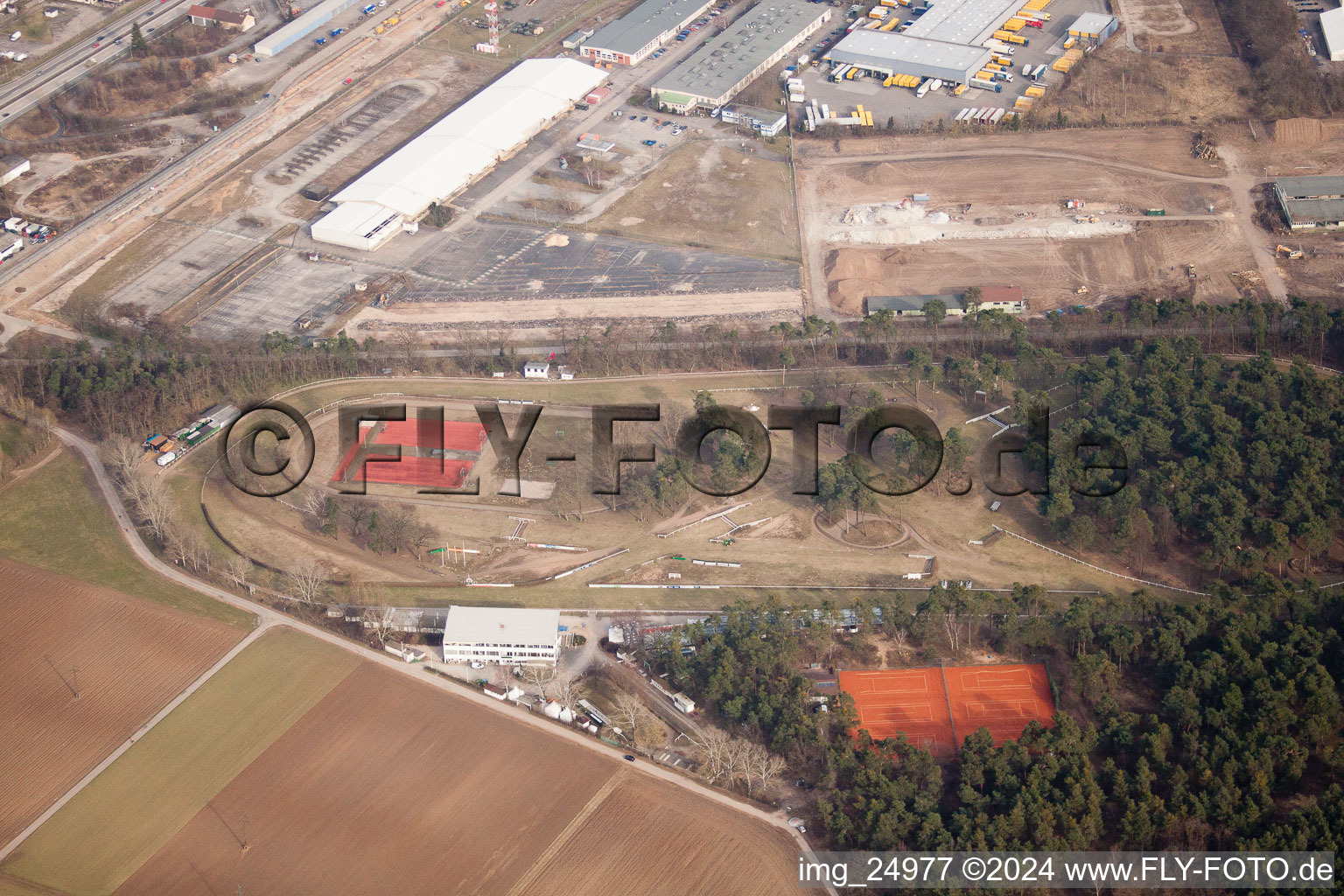 Vue aérienne de Circuit forestier du Badischer Rennverein à le quartier Seckenheim in Mannheim dans le département Bade-Wurtemberg, Allemagne