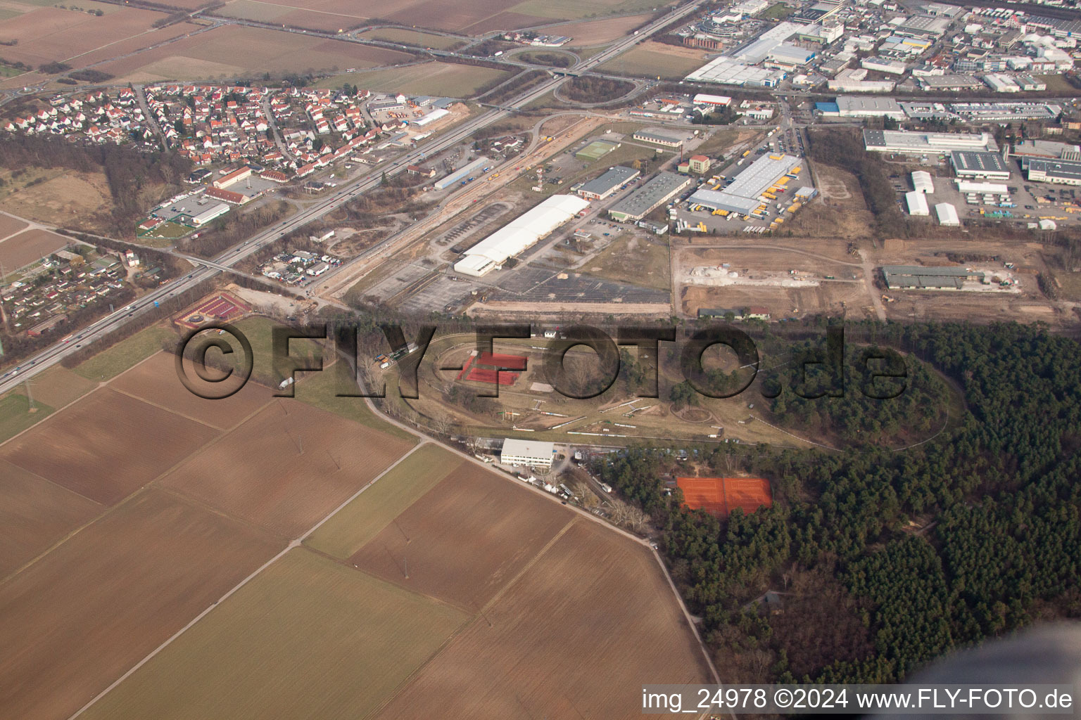 Vue aérienne de Circuit forestier du Badischer Rennverein à le quartier Seckenheim in Mannheim dans le département Bade-Wurtemberg, Allemagne