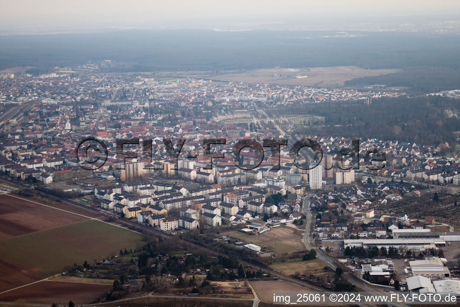 Vue aérienne de Du nord-ouest à Schwetzingen dans le département Bade-Wurtemberg, Allemagne