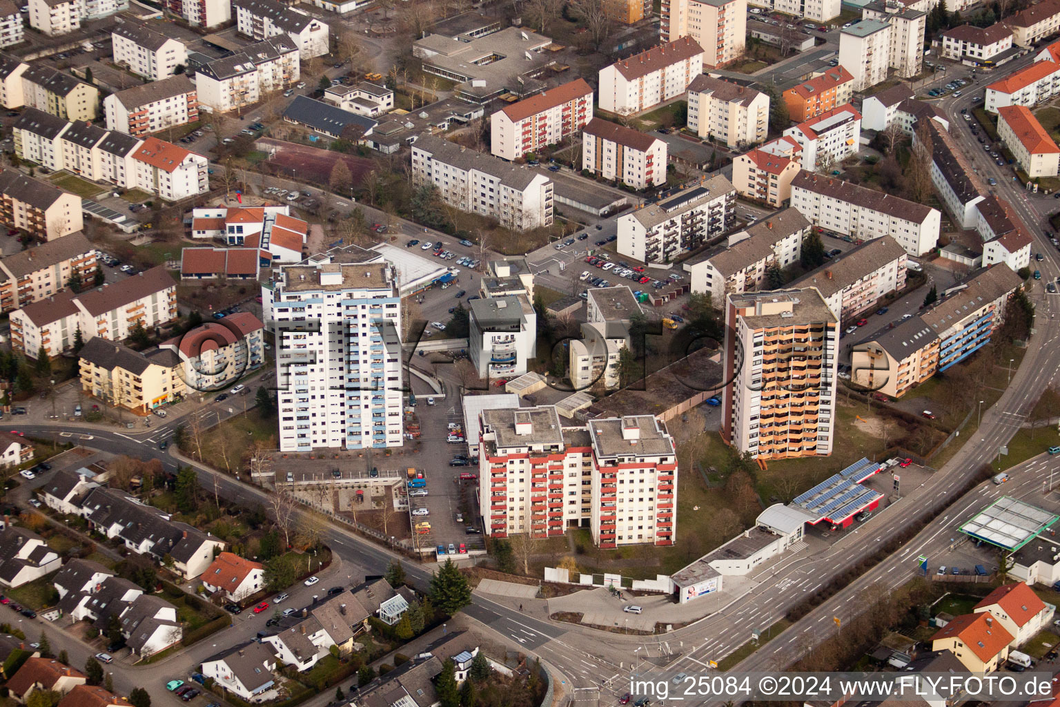 Vue aérienne de Friedrichsfelder Straße, coin Mannheimer Landstr à Schwetzingen dans le département Bade-Wurtemberg, Allemagne