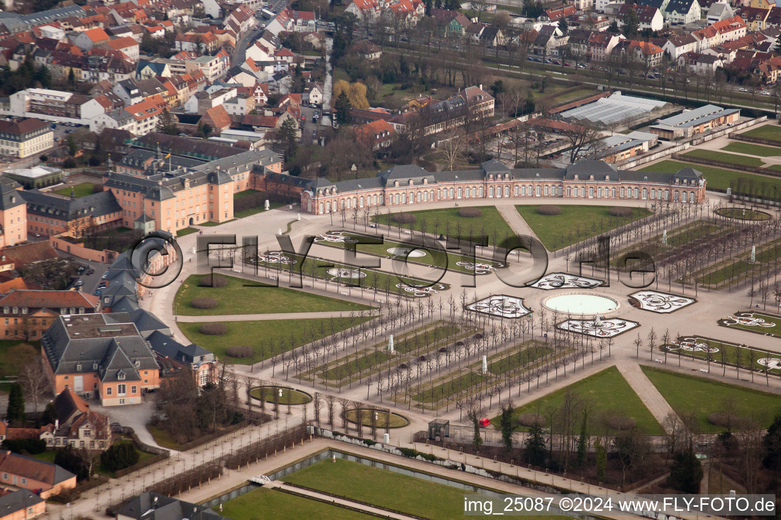 Vue aérienne de Parc du château de Schwetzingen à Schwetzingen dans le département Bade-Wurtemberg, Allemagne